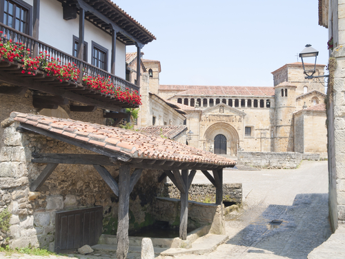Calles de Santillana del Mar en Cantabria