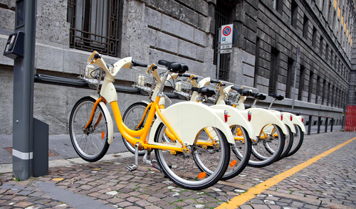 Bicicletas aparcadas en Milan