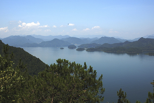 Lago de las Mil Islas en China