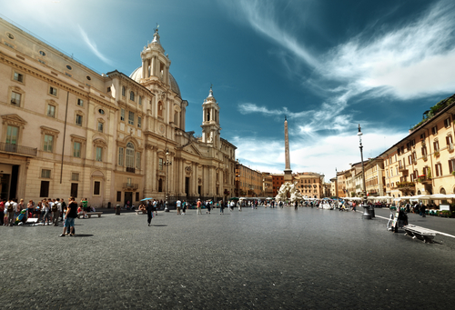 Gente en la plaza Navona de Roma