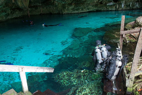 Aguas en el Cenote Angelita