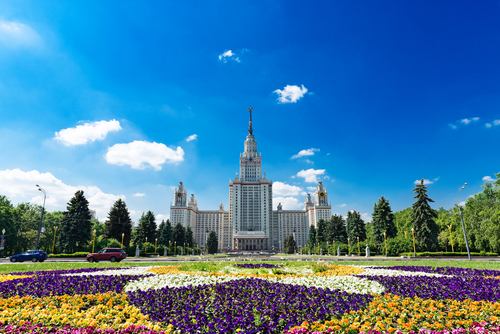 Fachada de la universidad estatal de Moscú