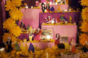 Altar del Dia de los Muertos en México