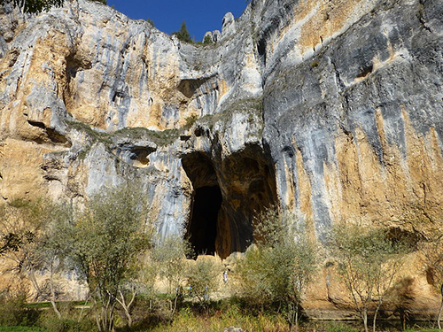 Cueva grande en el cañon del río Lobos