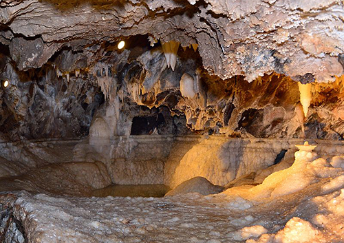 Gruta de las Maravillas en España