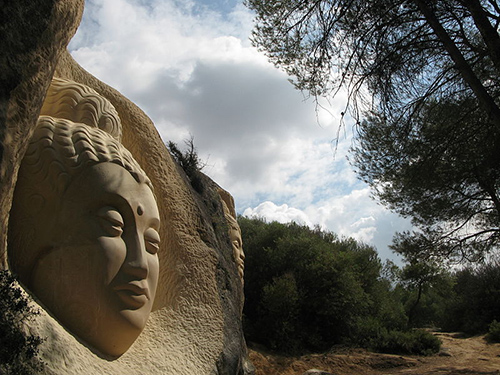 Maitreya en la Ruta de las Caras