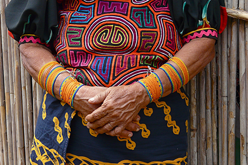 Vestimenta de los indios guna