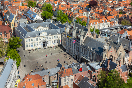 Vista aérea del ayuntamiento de Brujas