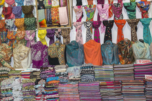 Artculos textiles en el Gran Bazar de Estambul