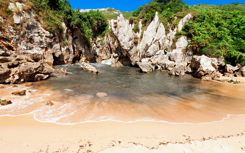 Playa de Gulpiyuri, Asturias