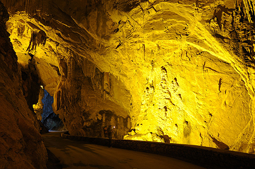 Cuevona de las Cuevas del Agua en Asturias