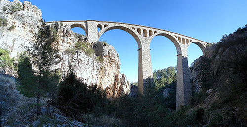 Puente Varda Koprüsü