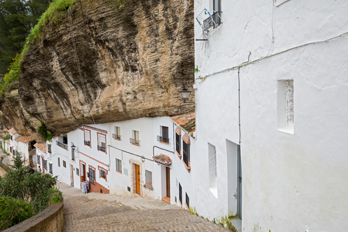 Setenil de las Bodegas un pueblo caracterizado por la piedra