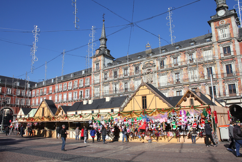Mercadillo navideño en la plaza Mayor de Madrid