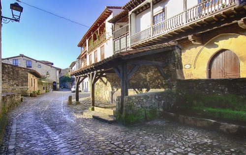 Calles de Santillana del Mar en Cantabria