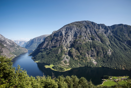 Fiordo Naeroy en Noruega