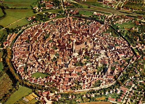 Nordlingen, una ciudad dentro de un cráter Nordlingen, una ciudad dentro de un cráter