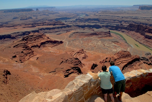 Pareja en Dead Horse Point National Park
