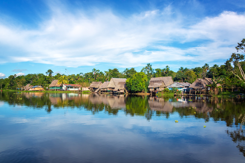 Poblado indígena en el Amazonas