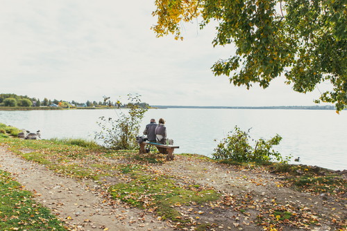 PAreja en lago
