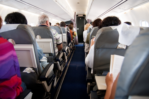 Pasajeros en un avión