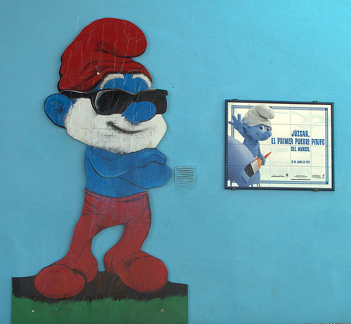 Cartel pueblo pitufo