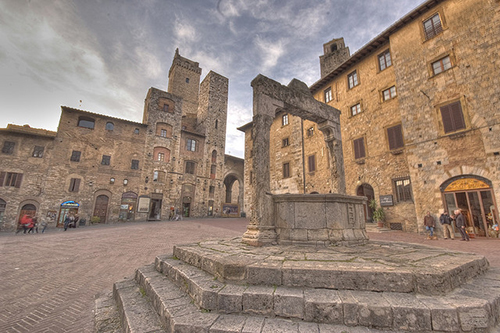 Plaza de la Cisterna de San Gimignano