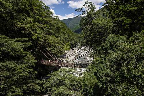 Puente en Kazurabashi
