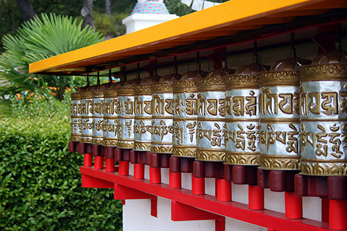 Ruedas de oracion en Dag Shang Kagyu