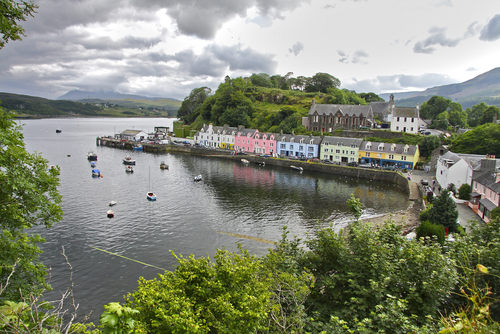 Portree Harbour en la isla de Skye