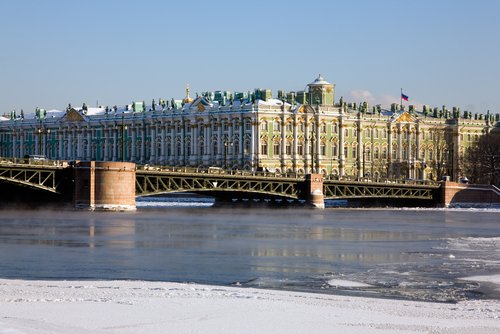 Puente del Palacio en San Petersburgo