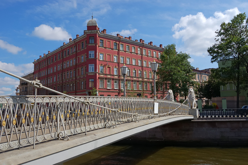 Puente de los Leones en San Petersburgo