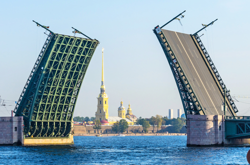Puente levadizo en San Petersburgo