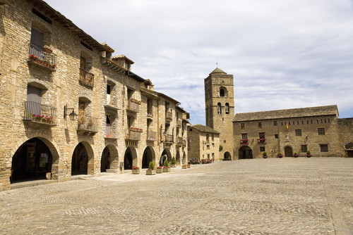 Plaza Mayor de Aínsa