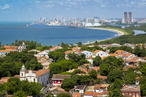 Recife, entre playas y contorno urbano
