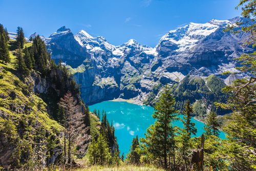 LAgo Oeschinensee en Suiza