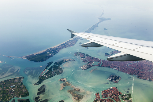 Aviçon sobre la laguna de Venecia
