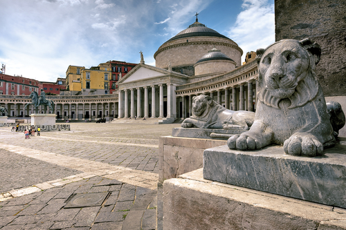 Piazza del Plebiscito en Nápoles