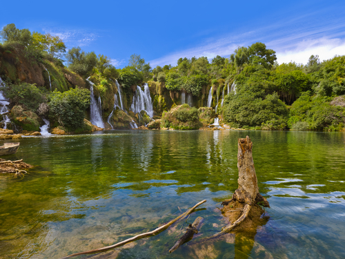 Laguna en las cascadas de Kravice