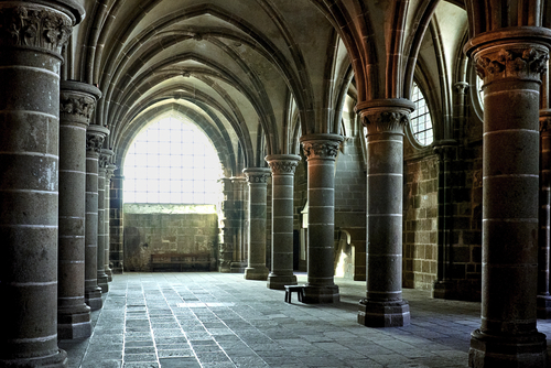 Interior de la Abadía del espectacular Mont Saint Michel