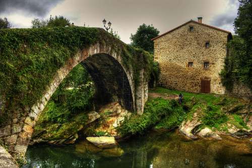 Liérganes en Cantabria y su bonita leyenda del hombre pez