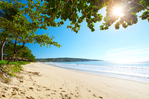Playa Jimbaran en la isla de Bali
