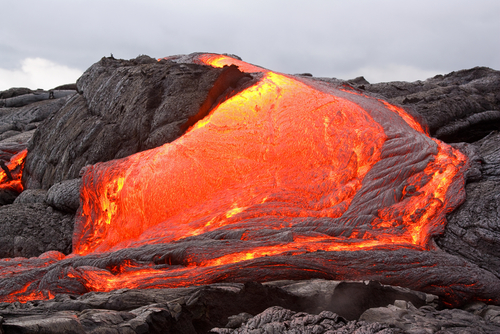 río de lava en el Parque nacional de los Volcanes