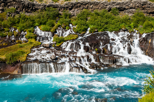 Cascada Hraunfossar en Islandia