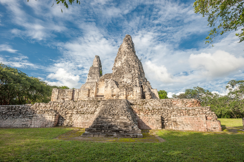 Ruinas mayas de Xpuhil en Campeche