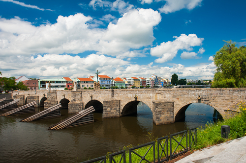 Puente de Pisek en la República Checa