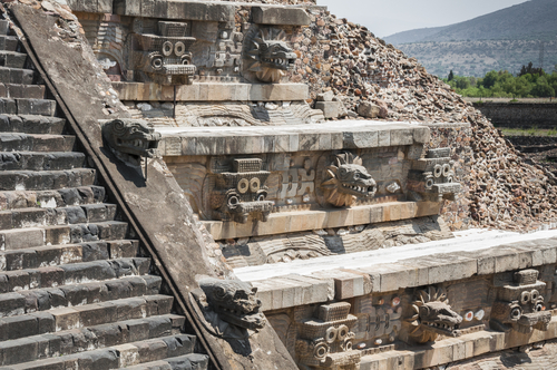 Templo de quetzalcóatl en Teotihuacan