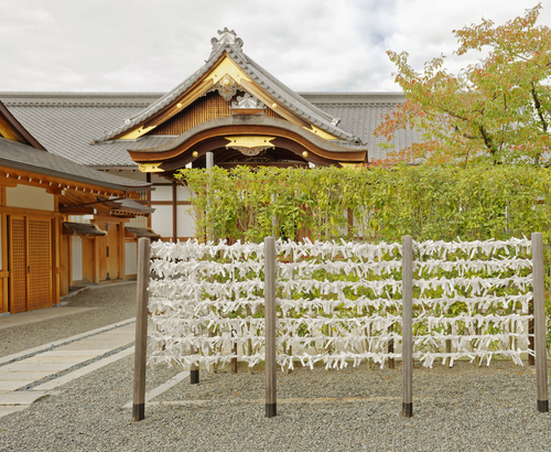 Papeles de la suerte en Fushimi Inari