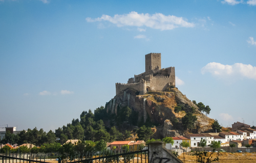 Vamos a conocer el histórico castillo de Almansa