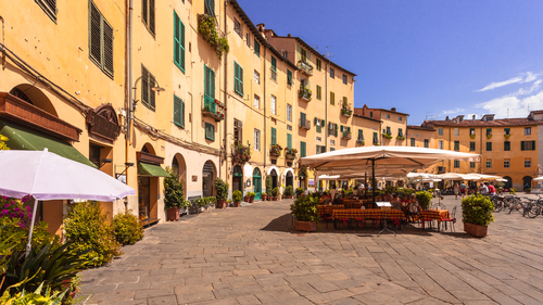 Plaza del Anfiteatro en Lucca